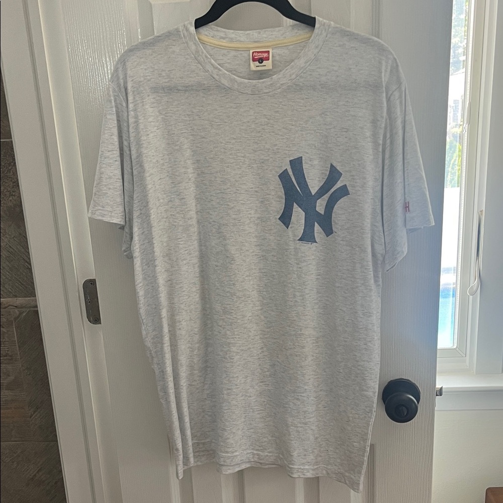 HOMAGE Light Gray Yankees Short Sleeve Tee
